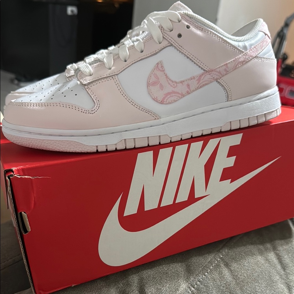 Nike Women's White and Pink Sneakers